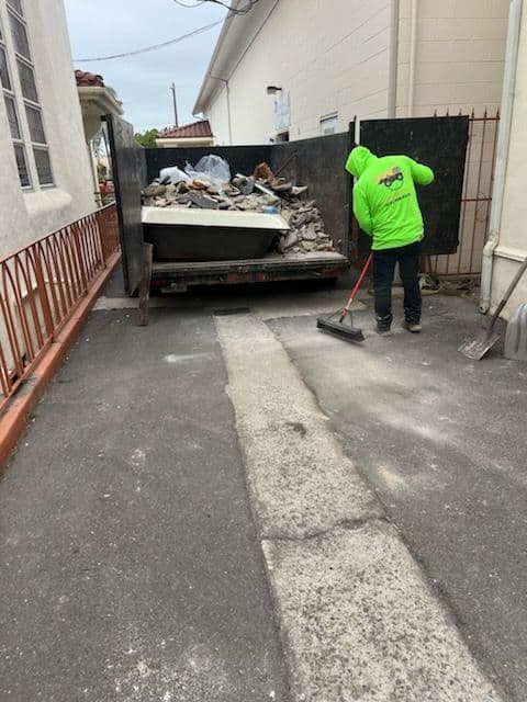 Gallery photos for Efficient Debris Removal in San Diego: Image #1