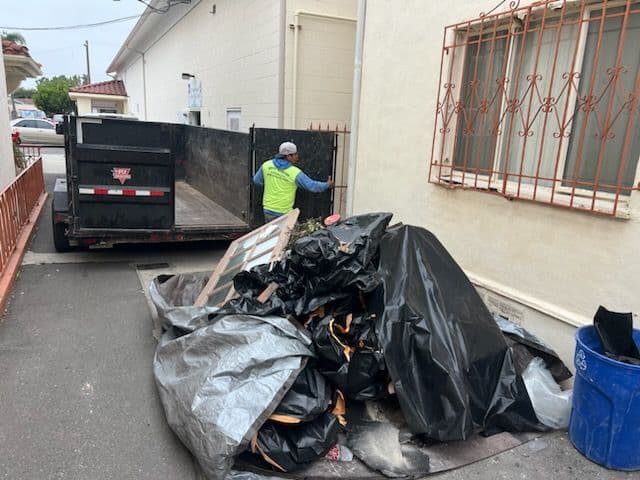 Gallery photos for Efficient Debris Removal in San Diego: Image #2