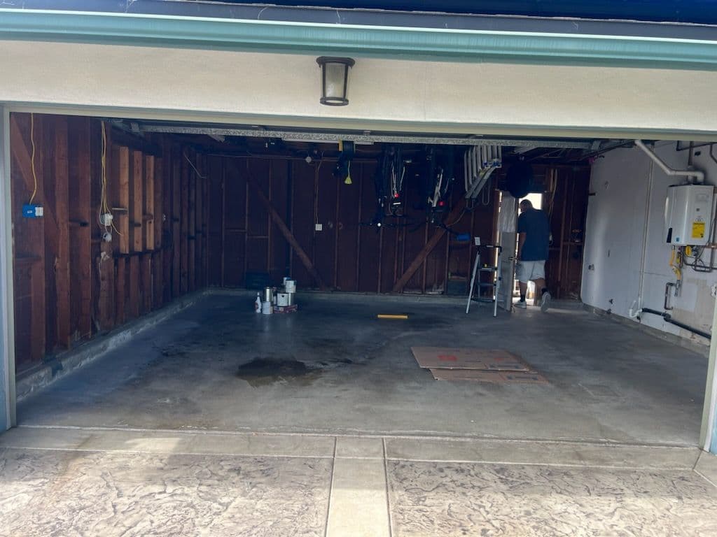 Gallery photos for Garage Clean Out Specialists Create Stunning Makeover: Image #1